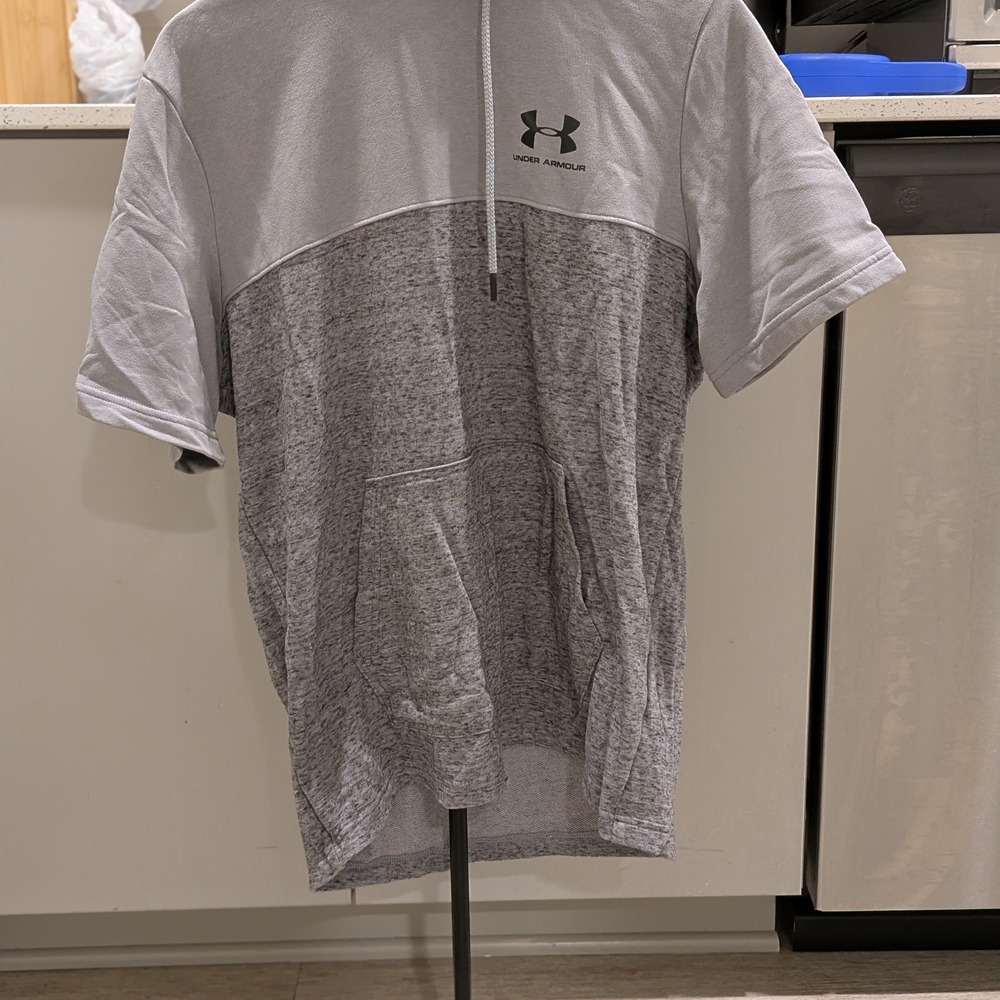 Under Armour Men's Heathered Gray Short Sleeve Tee